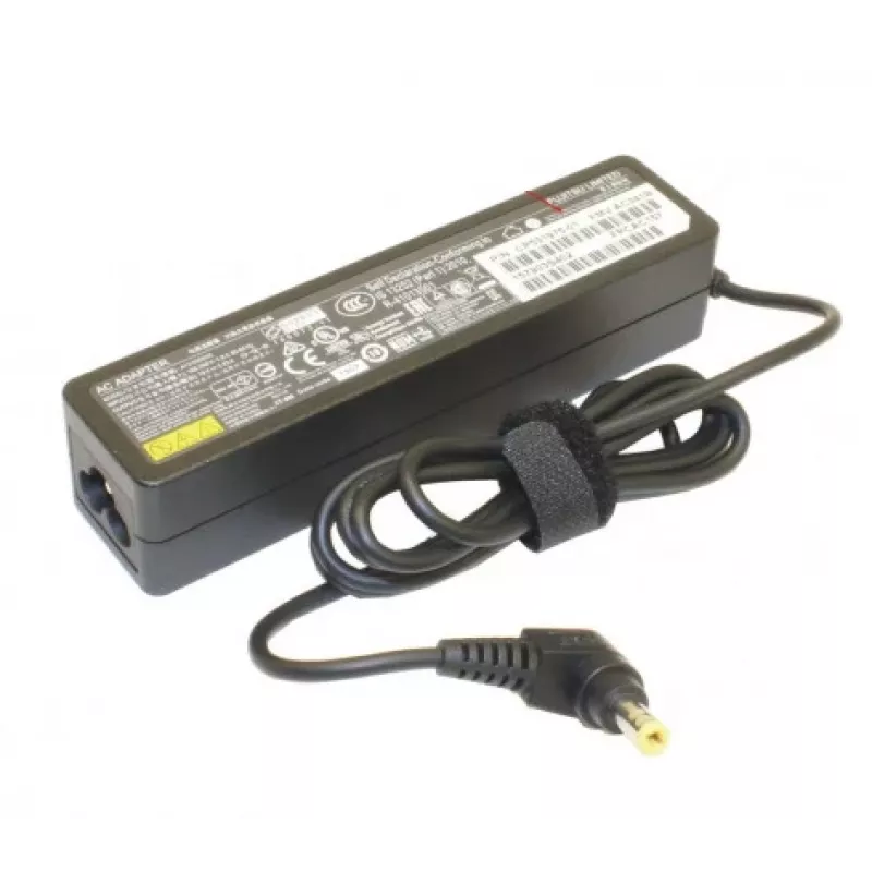 Fujitsu FUJ:CP531975-XX maitinimo adapteris / inverteris, juodas