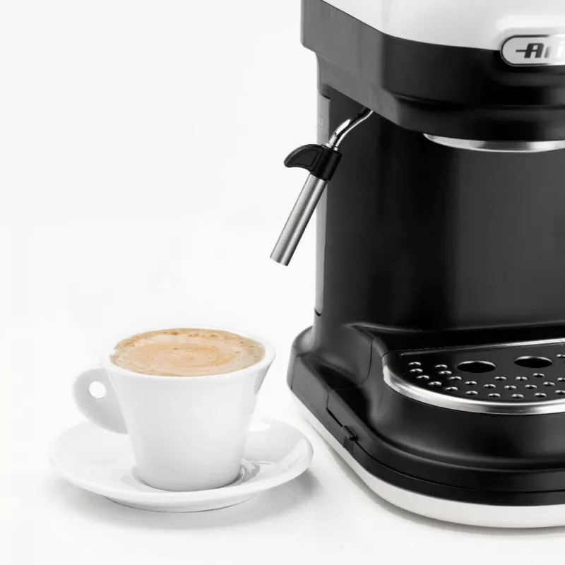 Ariete 1318 Moderna Espresso kavos aparatas su integruota kavos malūnėliu, kavos pupelėms ir maltai kavai, pieno putotuvas kapučino ruošimui, 1 ir 2 puodelių filtras, 1080 W, 800 ml, baltas