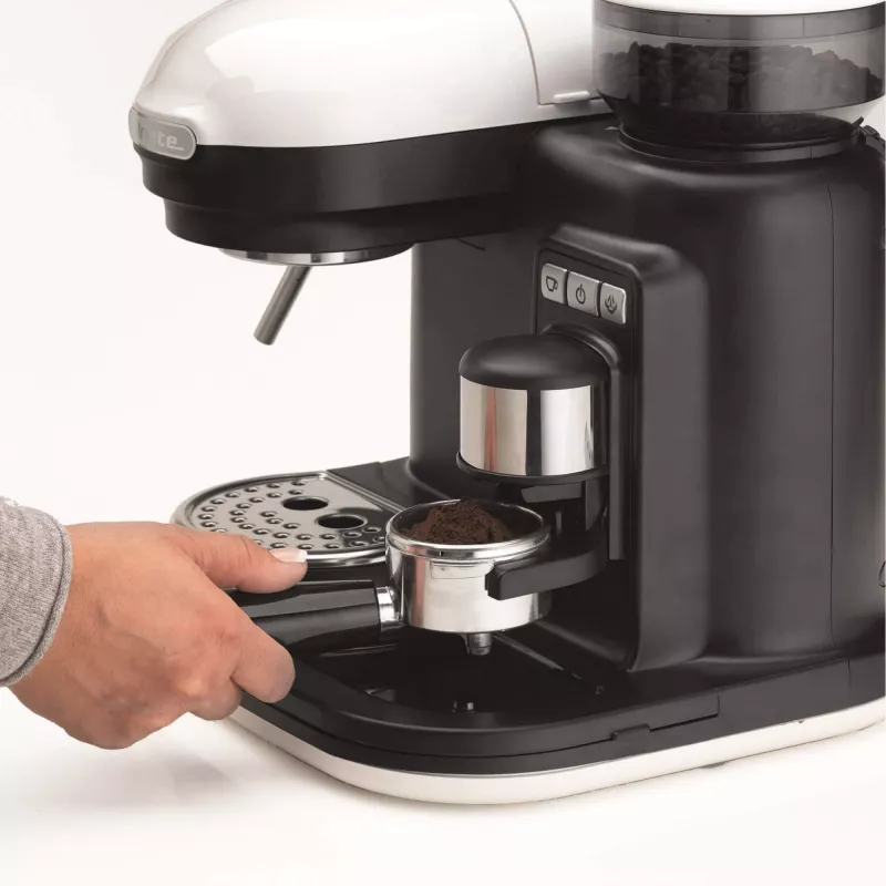 Ariete 1318 Moderna Espresso kavos aparatas su integruota kavos malūnėliu, kavos pupelėms ir maltai kavai, pieno putotuvas kapučino ruošimui, 1 ir 2 puodelių filtras, 1080 W, 800 ml, baltas