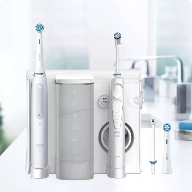 „Oral-B iO4 & OxyJet“ burnos priežiūros centras, baltas