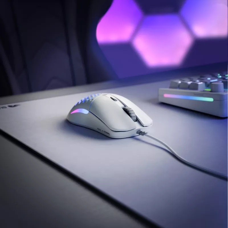 „Glorious Gaming Model O Eternal“ pelė, dešiniarankiams, USB Type-A, optinė, 12000 DPI