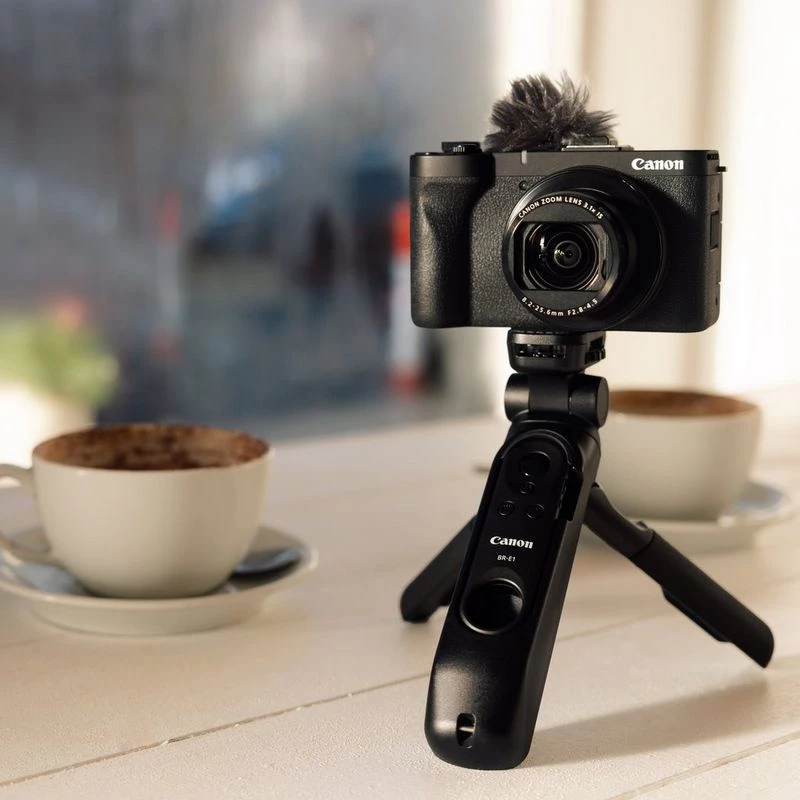 Kompaktiškas fotoaparatas Canon PowerShot V1 Premium Vlogger Kit – 22,3 MP, 1/4 colio CMOS, 4K UHD, 3,1x optinis priartinimas, 3 colių jutiklinis ekranas, juodas