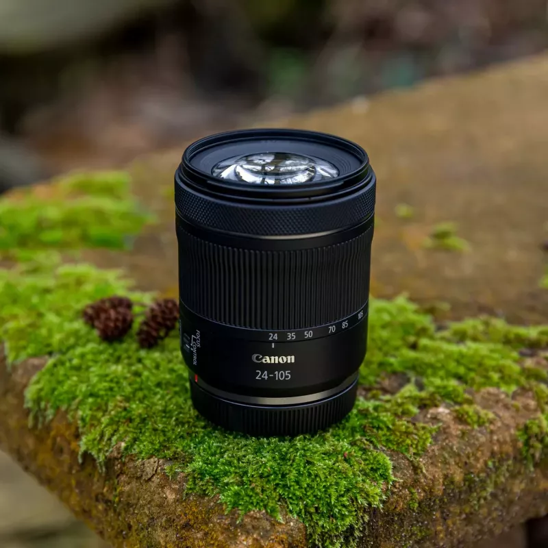 Canon EOS R8 + RF 24-105mm F4-7.1 IS STM MILC 24,2 MP CMOS 6000 x 4000 pikselių juoda