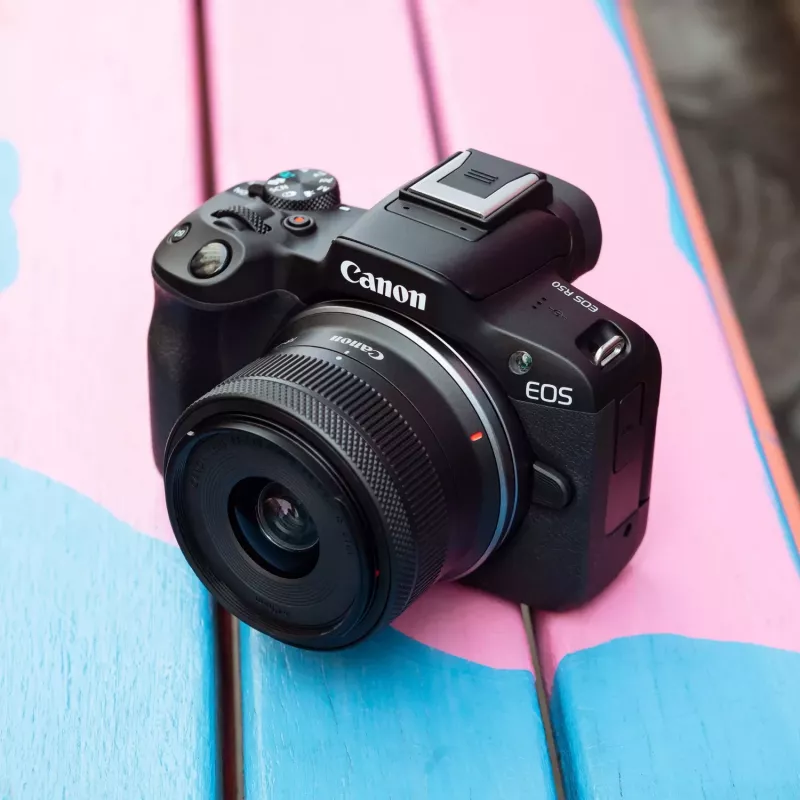 Canon EOS R50 MILC 24.2 MP CMOS 6000 x 4000 pikselių juodas