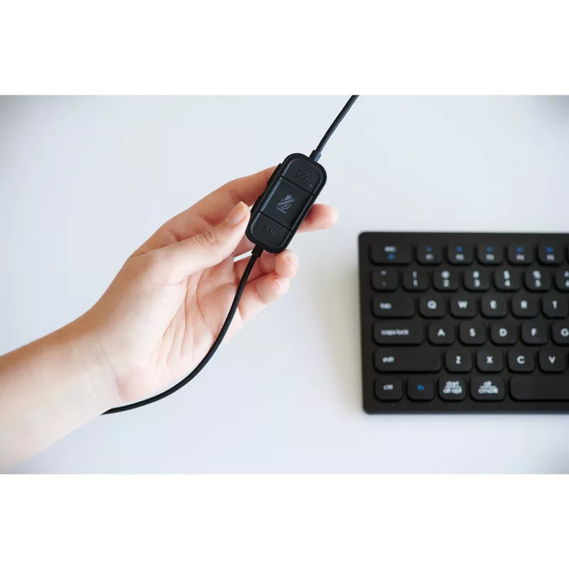 Kensington H1000 USB-C ant ausies uždedamos ausinės su mikrofonu, laidinės, skambučiams / muzikai, 20–20000 Hz, 190 g, ausinės su mikrofonu, juodos