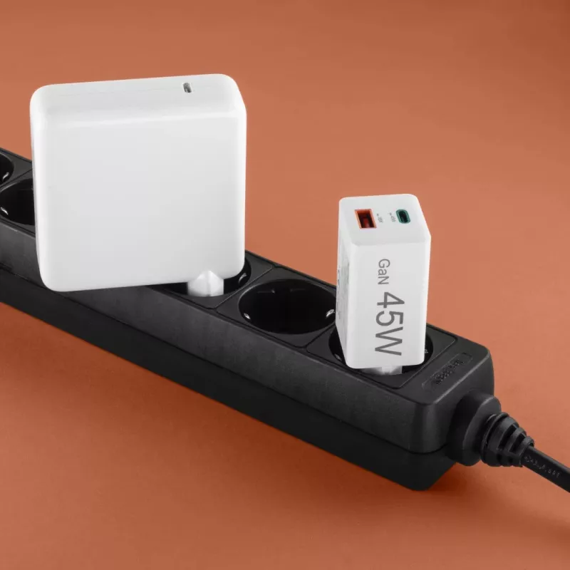 Hama 00125141 mobiliojo įrenginio įkroviklis Universalus Balta AC Greitasis įkrovimas Vidaus