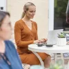 HP Poly Voyager Free 60+ UC Carbon Juoda ausinukai +BT700 USB-C adapteris +jutiklinio ekrano įkrovimo dėklas