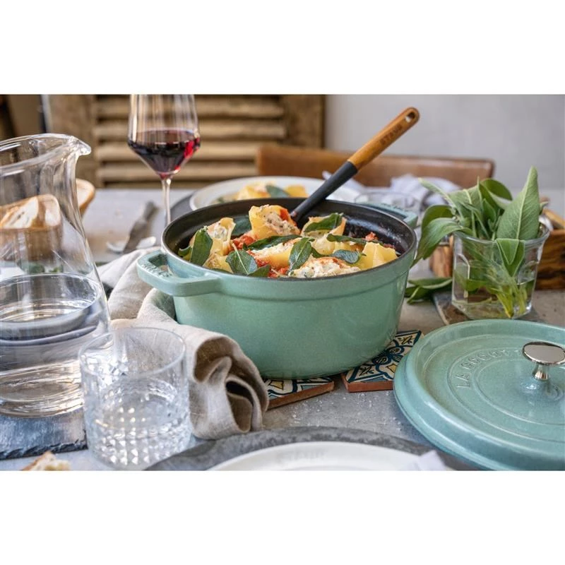 Staub apvalus ketaus puodas 5,2 l, mėtinis – La Cocotte 26 cm