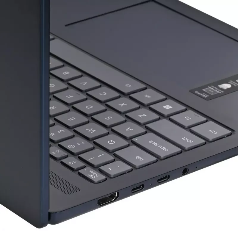 Laptop Lenovo plonas-5-16IRH10R — Intel Core 7 240H, 16 colių WUXGA IPS jutiklinis, 16GB RAM, 1TB SSD, Windows 11, Cosmic Blue