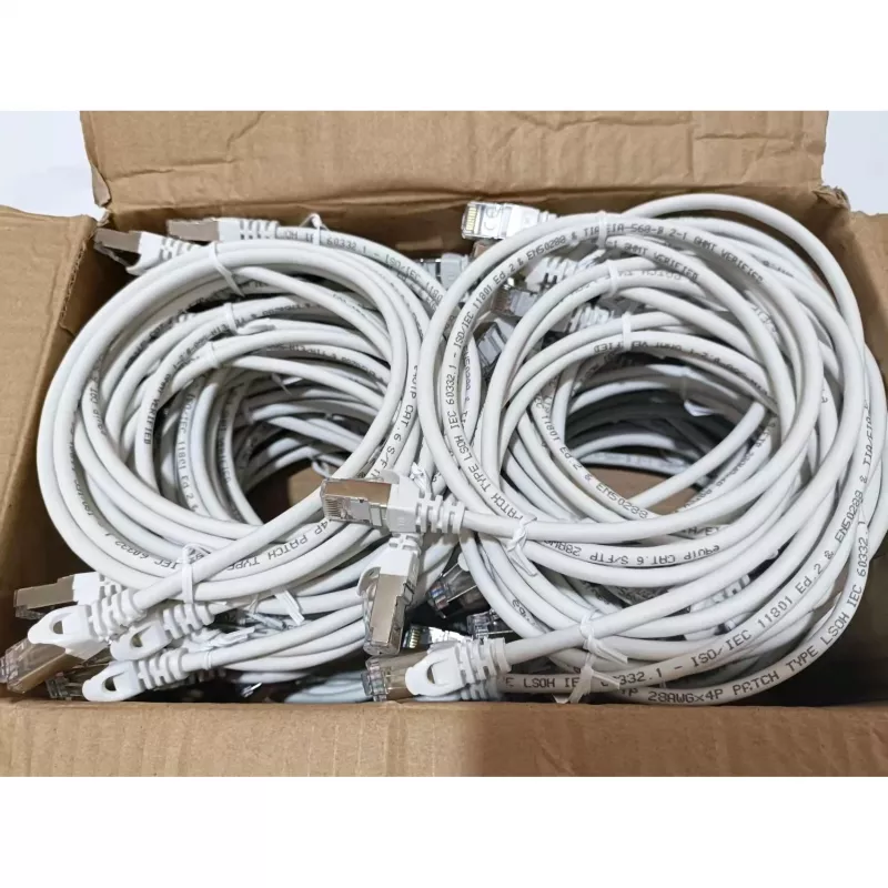 Tinklo kabelis Equip Cat.6 S/FTP komutacinis kabelis RJ-45 1 m baltas