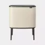 Brabantia Bo Touch šiukšliadėžė 33 l 3 krepšiai smėlio spalvos plotis 540 mm gylis 312 mm aukštis 680 mm