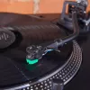 Audio-Technica AT-VM95E/H fono šovinys su iš anksto sumontuota AT-HS6BK galvute (juoda/žalia)