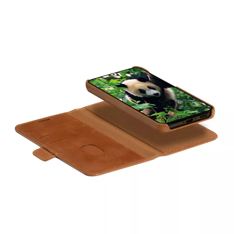 Dėklas-knygelė dbramante1928 Lynge, skirtas Samsung Galaxy S23+ — Tan, 3 kortelių kišenės, tinka 6,6 colio ekranui