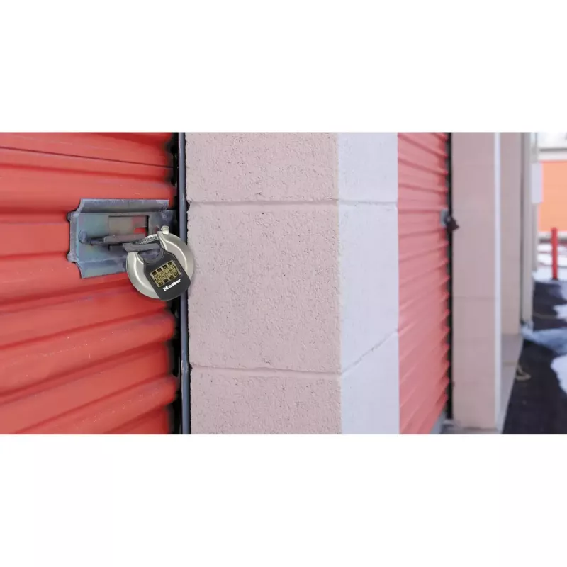 Kombinacinė spyna MASTER LOCK 70 mm Excell cinko disko formos pakabinama spyna