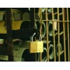 Pakabinama spyna MASTER LOCK 40 mm, tvirtas žalvarinis korpusas, raktinė, su skirtingais raktais