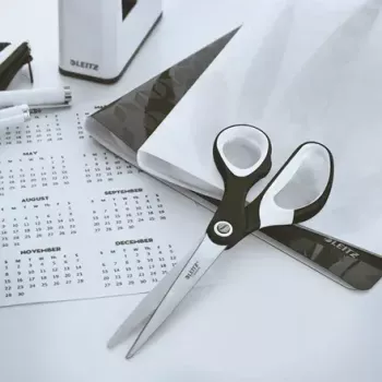 Žirklės Leitz WOW tiesaus kirpimo, juodos/baltos