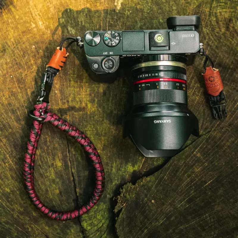 Fotoaparato dirželis MOBOTIX C-Rope Claw skaitmeniniams fotoaparatams, nailoninis rudas, maks. ilgis 30 cm