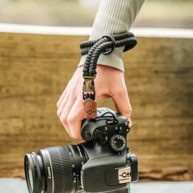 Fotoaparato dirželis MOBOTIX C-Rope Claw skaitmeniniams fotoaparatams, nailoninis rudas, maks. ilgis 30 cm