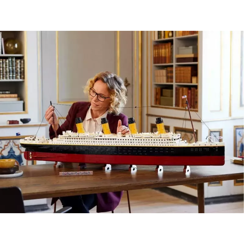 LEGO rinkinys ICONS 10294 Titanic modelio kopija — 9 090 detalių, 18+