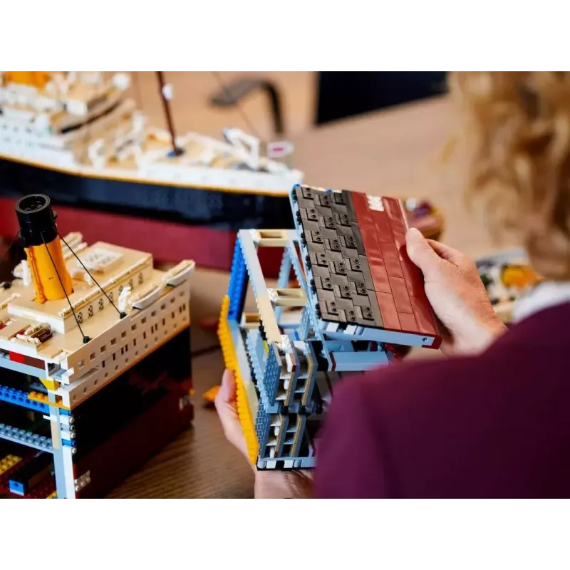LEGO rinkinys ICONS 10294 Titanic modelio kopija — 9 090 detalių, 18+