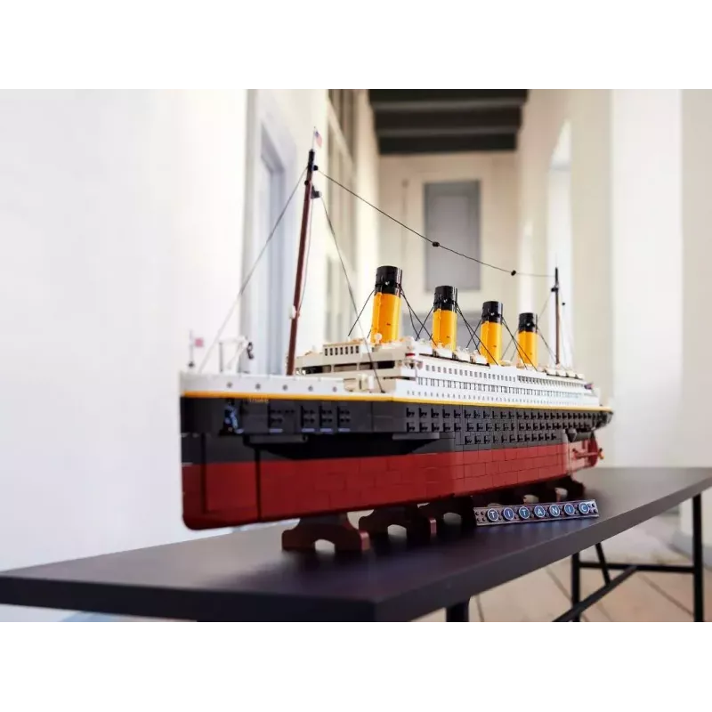 LEGO rinkinys ICONS 10294 Titanic modelio kopija — 9 090 detalių, 18+