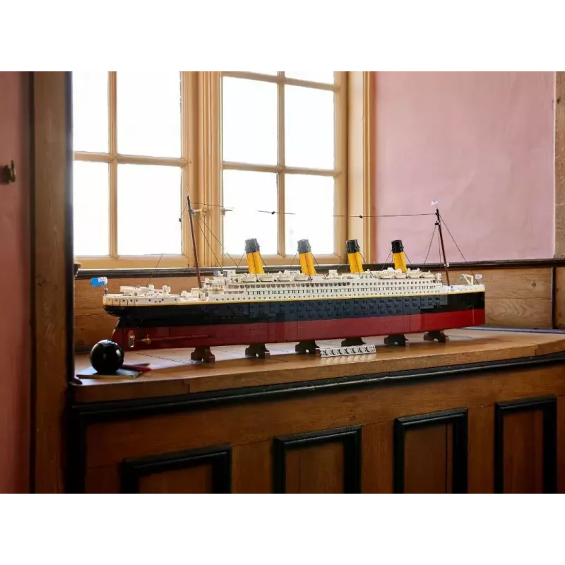 LEGO rinkinys ICONS 10294 Titanic modelio kopija — 9 090 detalių, 18+