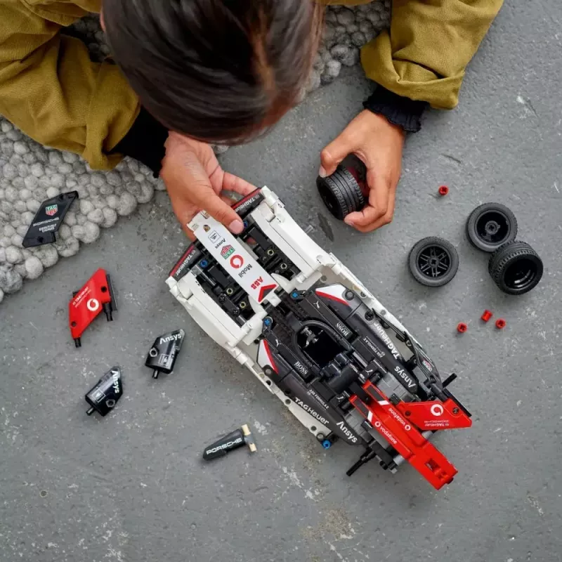 LEGO kaladėlių rinkinys Formula E Porsche 99X Electric modelis 42137 – konstravimo žaislų rinkinys