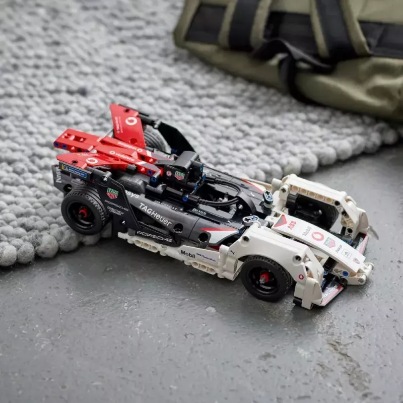 LEGO kaladėlių rinkinys Formula E Porsche 99X Electric modelis 42137 – konstravimo žaislų rinkinys
