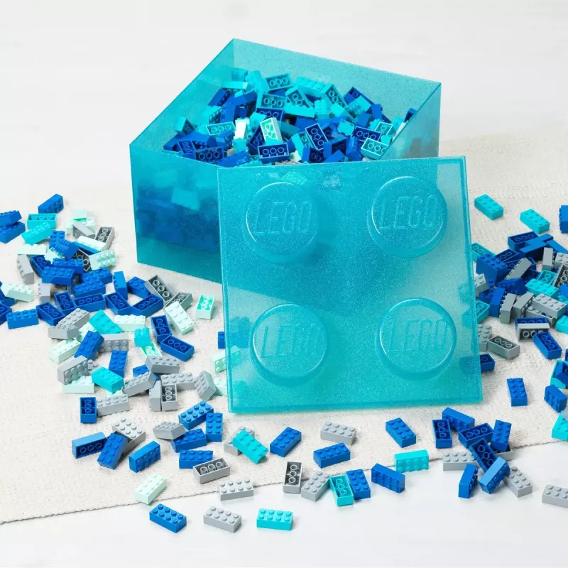 “Storage Brick 4” viršutinio dangčio blizgus, sukurtas „room copenhagen“ – šviesiai mėlynas / permatomas LEGO® stiliaus laikymo dėžutė