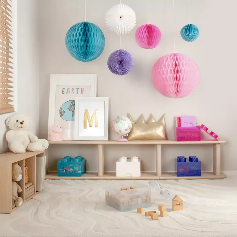 “Storage Brick 4” viršutinio dangčio blizgus, sukurtas „room copenhagen“ – šviesiai mėlynas / permatomas LEGO® stiliaus laikymo dėžutė