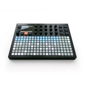 Groovebox Polyend Play – aparatinis groovebox iš Polyend, kompaktiškas atskiras sekvenceris ir sempleris