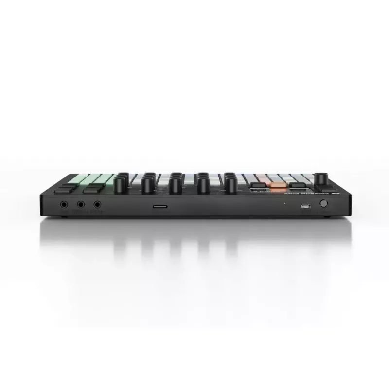 Groovebox Polyend Play – aparatinis groovebox iš Polyend, kompaktiškas atskiras sekvenceris ir sempleris