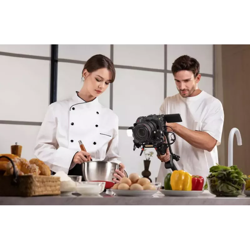 Gimbal Zhiyun Crane 4 3 ašių stabilizatorius su iki 10 valandų baterijos veikimo trukme