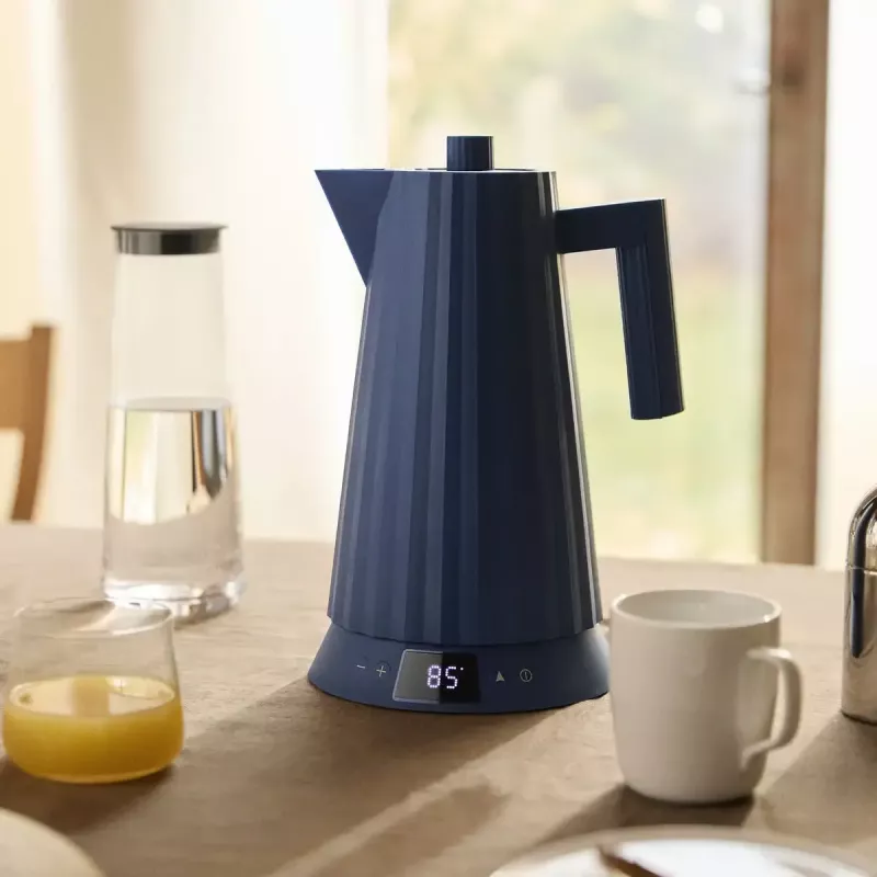 Elektrinis virdulys Alessi Plissé 1,0 L 2200 W mėlynas, termoplastinė derva, paslėpta bazė, automatinis išjungimas