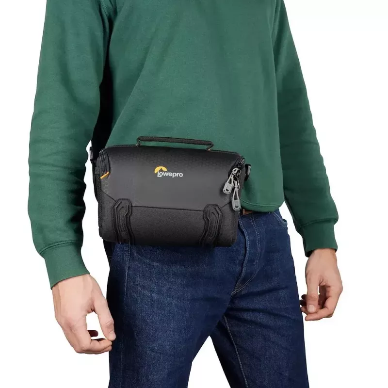 Nešiojimo krepšys Lowepro Adventura SH 140 III juodas, Nešiojimo per petį diržas