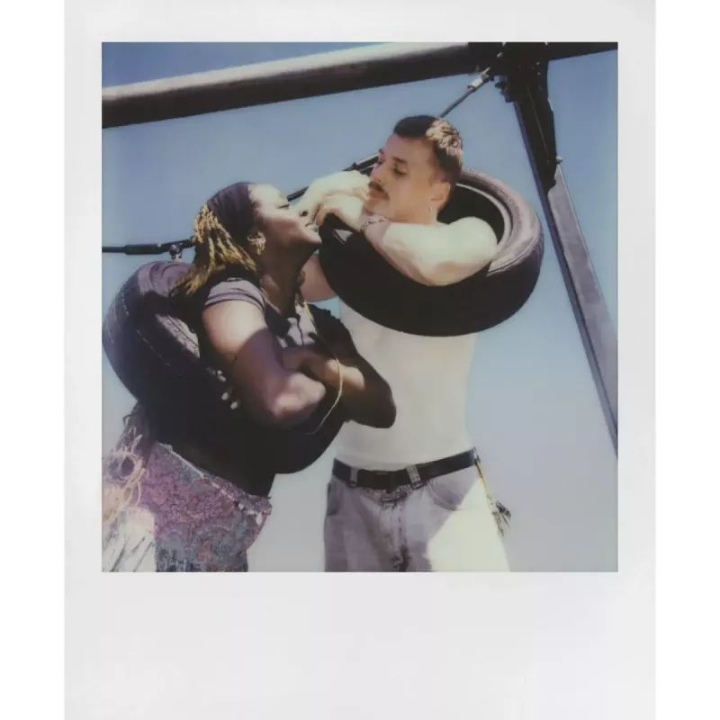 Momentinė kamera POLAROID Now Gen 3 Coral 9156 — analoginė momentinė filmų kamera, spalva Coral