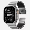 NOMAD Stratos Band - titaninis dirželis, skirtas Apple Watch 49mm su FKM (natūralus titanas, juodas FKM)