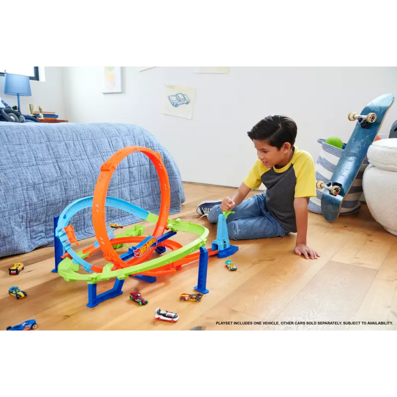 Hot Wheels Action Loop Cyclone Challenge trasos rinkinys su 1:64 mastelio mašinėle, lengvas saugojimas