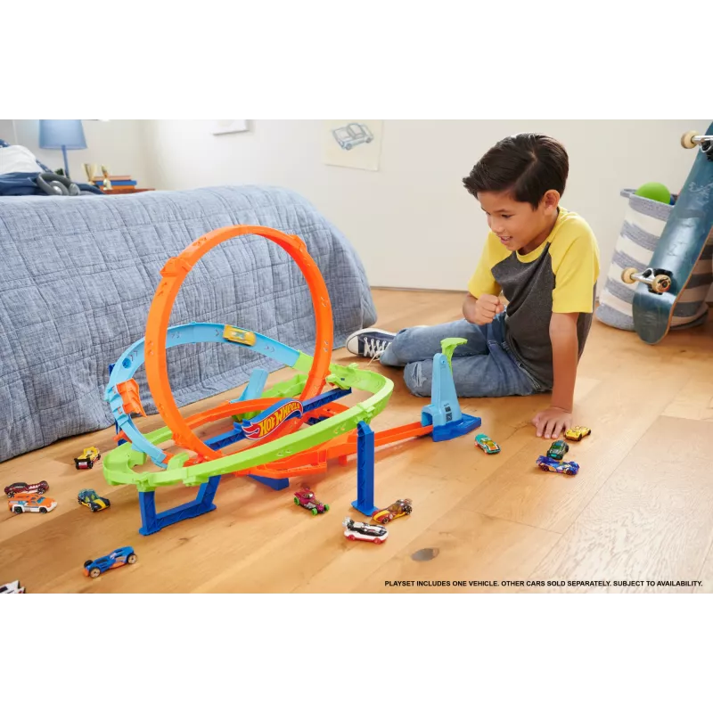 Hot Wheels Action Loop Cyclone Challenge trasos rinkinys su 1:64 mastelio mašinėle, lengvas saugojimas
