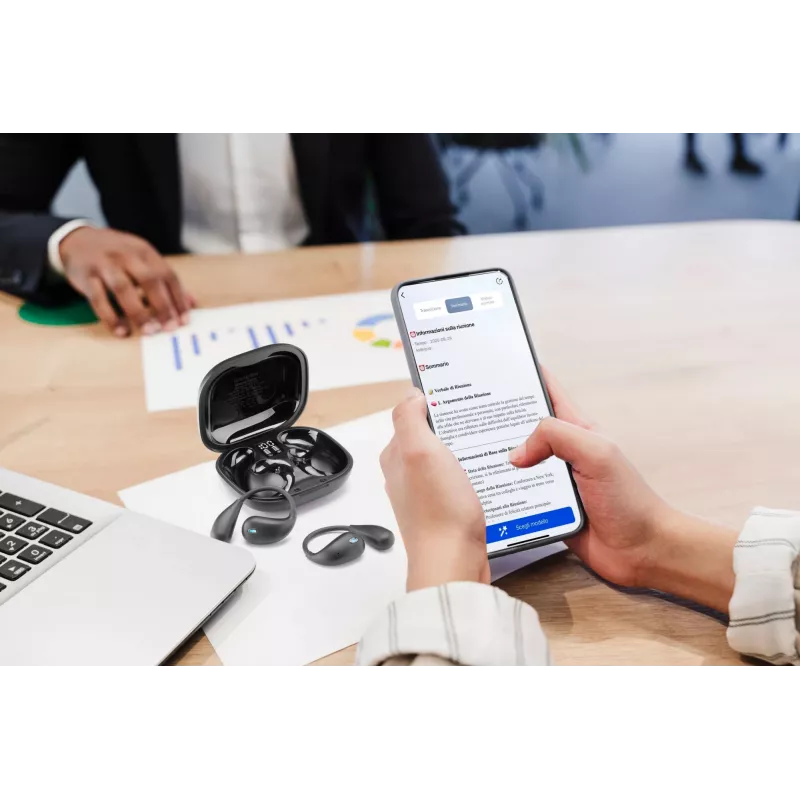 Cellularline Nebit – TWS vertėjas NEBIT TWS ausinės su realaus laiko vertimo funkcionalumu. Elegantiškos ir išmanios, sukurtos įveikti kalbų barjerus ir palaikyti momentinį bendravimą bei transkripciją.