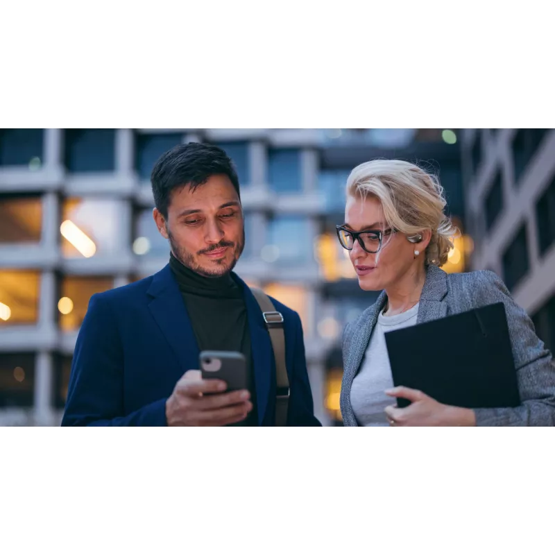 Cellularline Nebit – TWS vertėjas NEBIT TWS ausinės su realaus laiko vertimo funkcionalumu. Elegantiškos ir išmanios, sukurtos įveikti kalbų barjerus ir palaikyti momentinį bendravimą bei transkripciją.