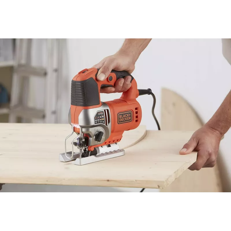 Black & Decker BES610K-QS 650W Pendulinis pjūklas dėžutėje