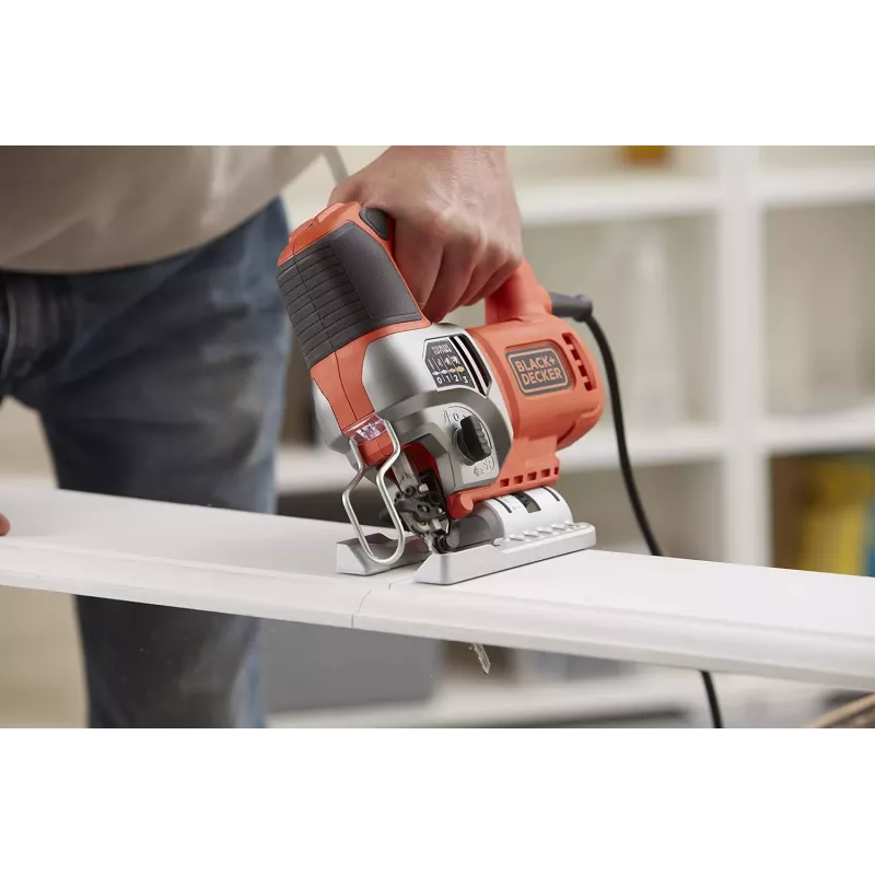 Black & Decker BES610K-QS 650W Pendulinis pjūklas dėžutėje