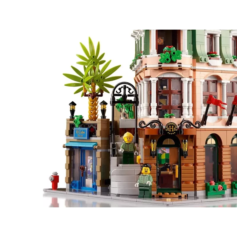 LEGO Icons 10297 Boutique Hotel modulinis pastatų rinkinys (3066 dalių)