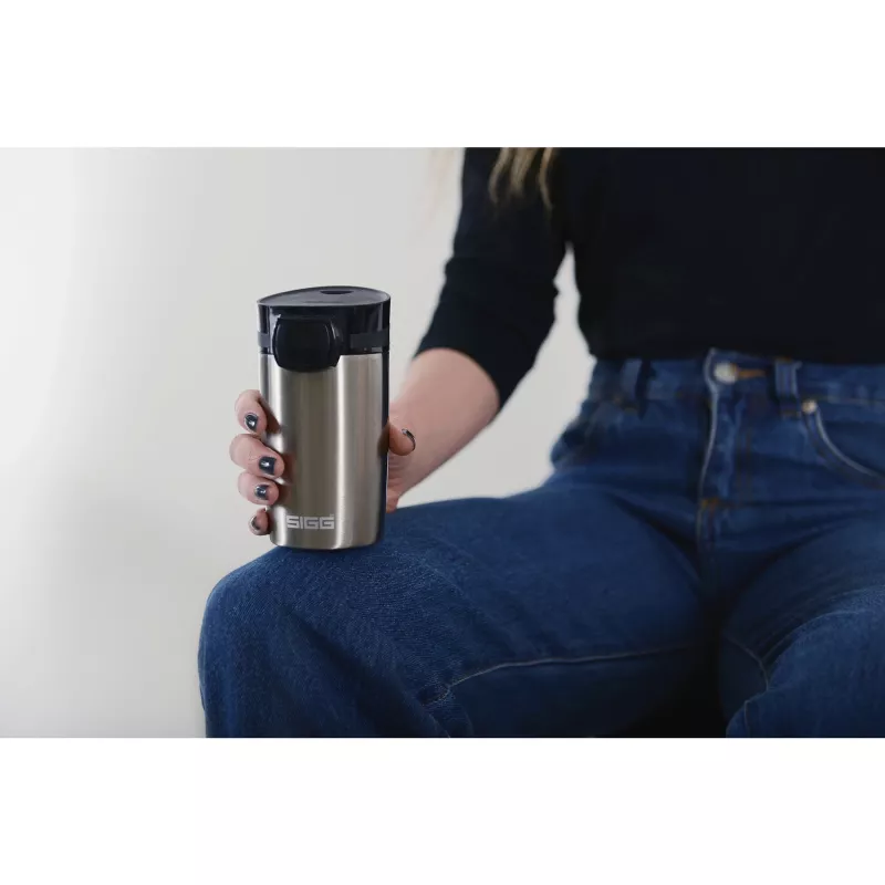 SIGG 8695.50 Hot & Cold vakuuminis butelis su vienos rankos mygtuku, 0,27 L, obsidiano juodos spalvos, nerūdijantis plienas