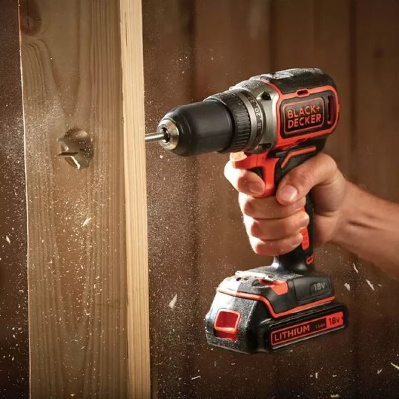 Black & Decker BL186KB-QW 18V belaidis bešepetinis perforatorinis gręžtuvas 1650 RPM (2x1.5Ah baterijos, įkroviklis, dėklas)