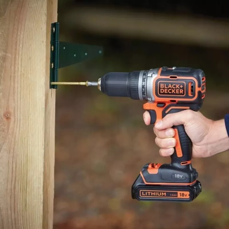 Black & Decker BL186KB-QW 18V belaidis bešepetinis perforatorinis gręžtuvas 1650 RPM (2x1.5Ah baterijos, įkroviklis, dėklas)