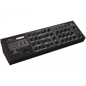 Behringer PRO-800 Analoginis sintezatorius - 8 balsų stalinis modulis su 16 VCO, arpedžiatoriumi ir Poly Chain
