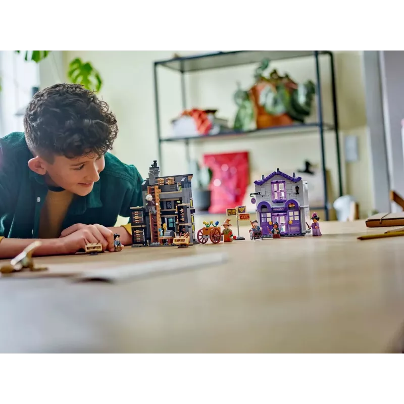 LEGO Harry Potter 76439 Ollivanders & Madam Malkin's Robes statybinis žaislų rinkinys (744 dalys)