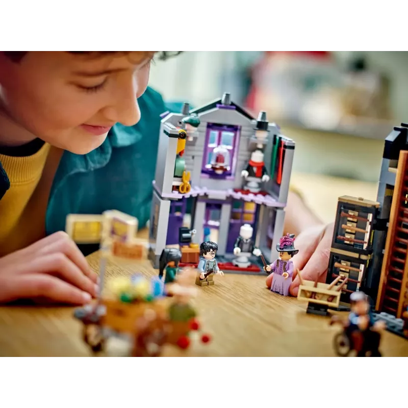 LEGO Harry Potter 76439 Ollivanders & Madam Malkin's Robes statybinis žaislų rinkinys (744 dalys)